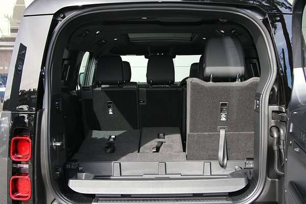 2025 Land Rover Defender 130 D350 X-Dynamic SE L663