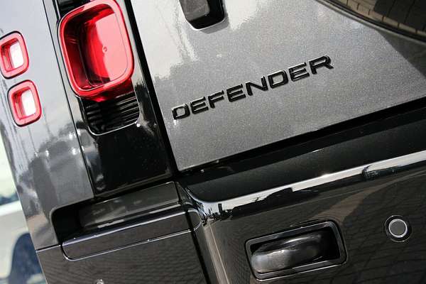 2025 Land Rover Defender 130 D350 X-Dynamic SE L663