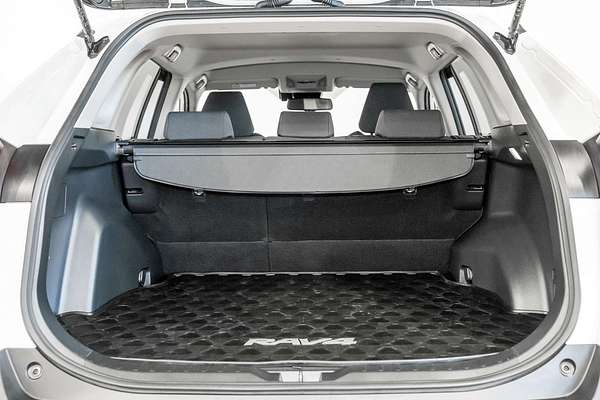 2022 Toyota RAV4 GXL MXAA52R