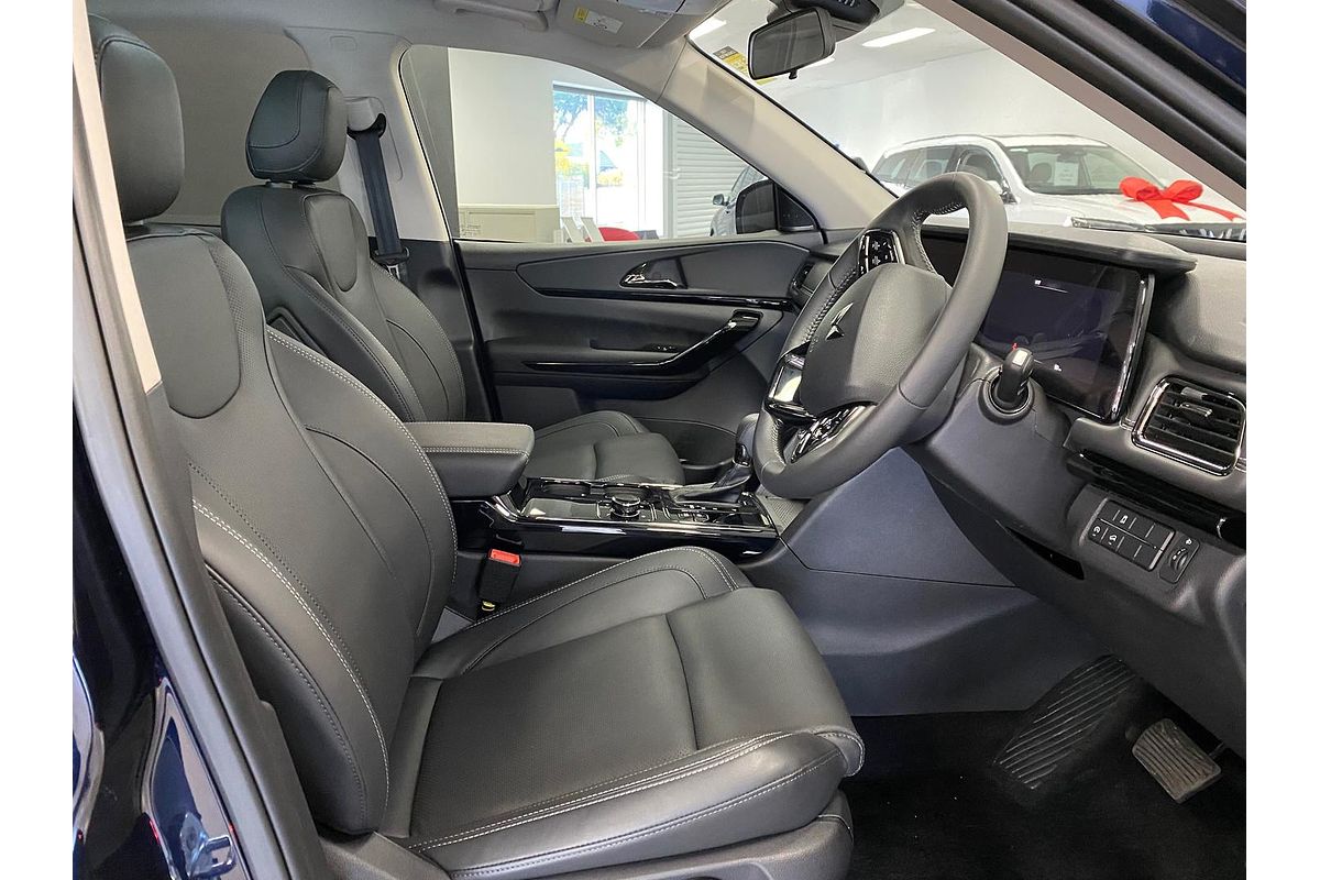 2025 Mahindra XUV700 AX7L