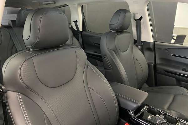 2025 Mahindra XUV700 AX7L