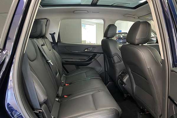 2025 Mahindra XUV700 AX7L