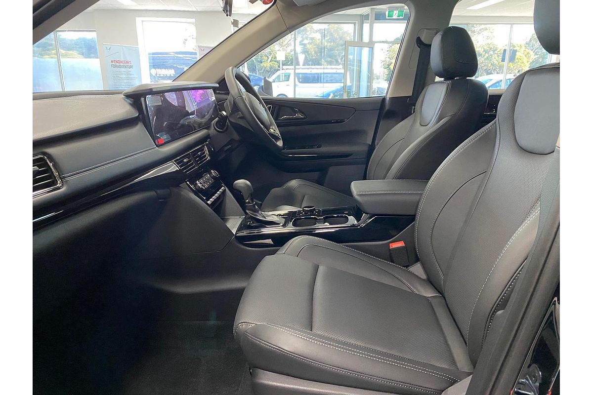 2025 Mahindra XUV700 AX7L