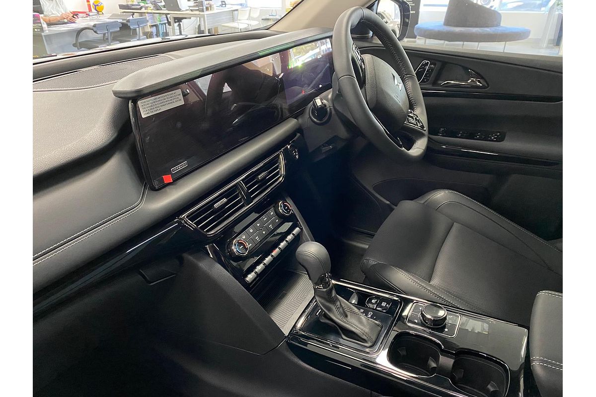 2025 Mahindra XUV700 AX7L
