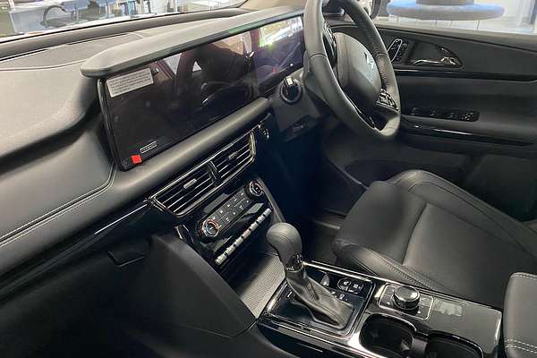 2025 Mahindra XUV700 AX7L