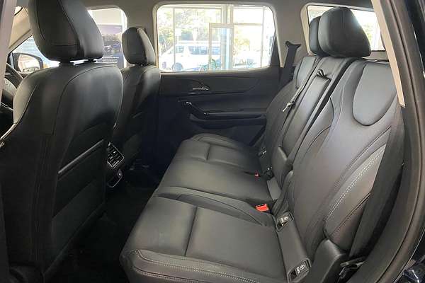 2025 Mahindra XUV700 AX7L