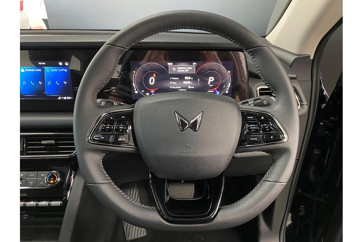 2025 Mahindra XUV700 AX7L