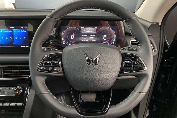 2025 Mahindra XUV700 AX7L