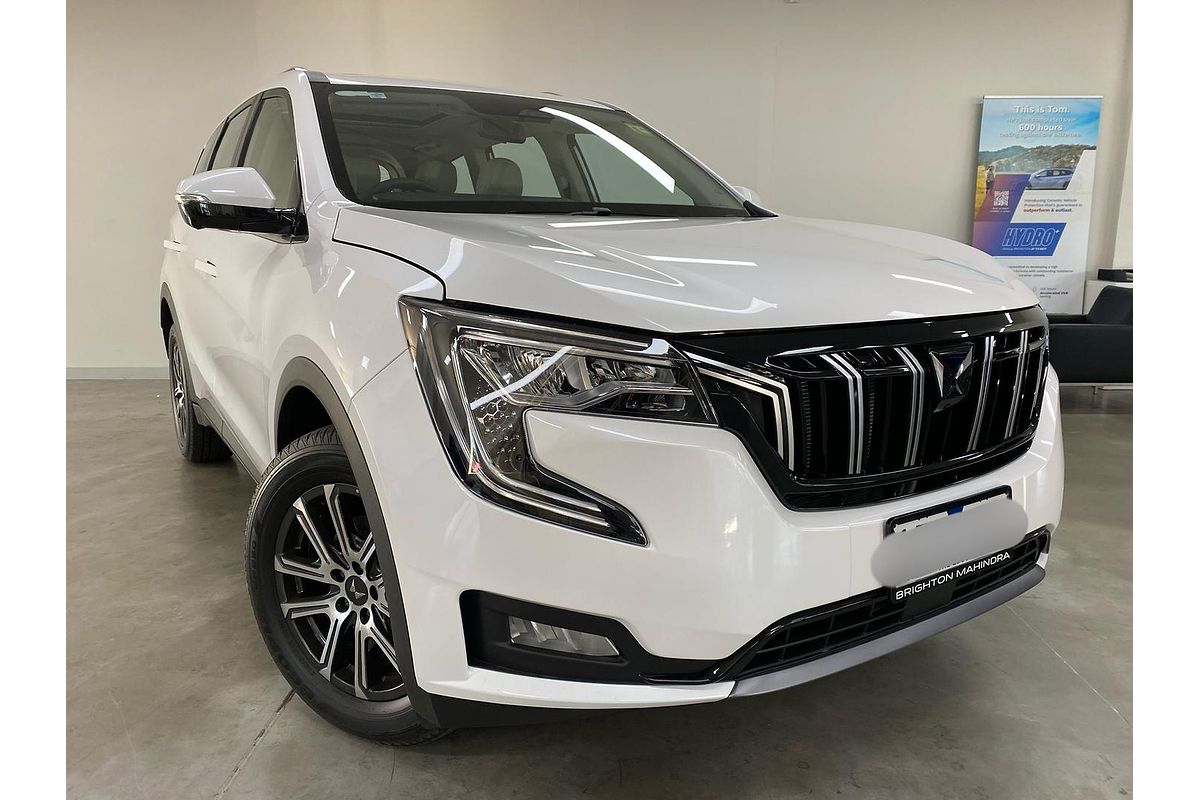2024 Mahindra XUV700 AX7L