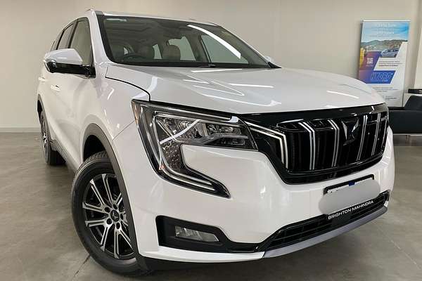 2024 Mahindra XUV700 AX7L