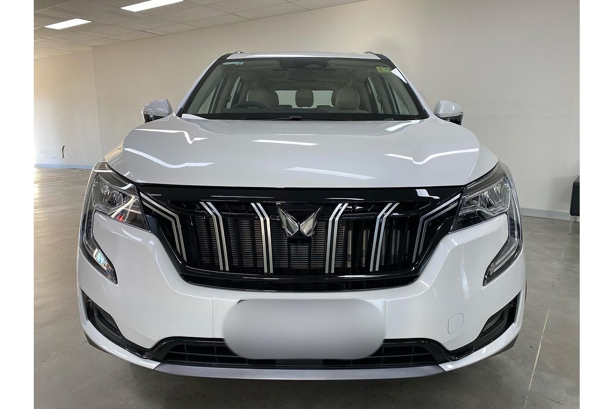 2024 Mahindra XUV700 AX7L