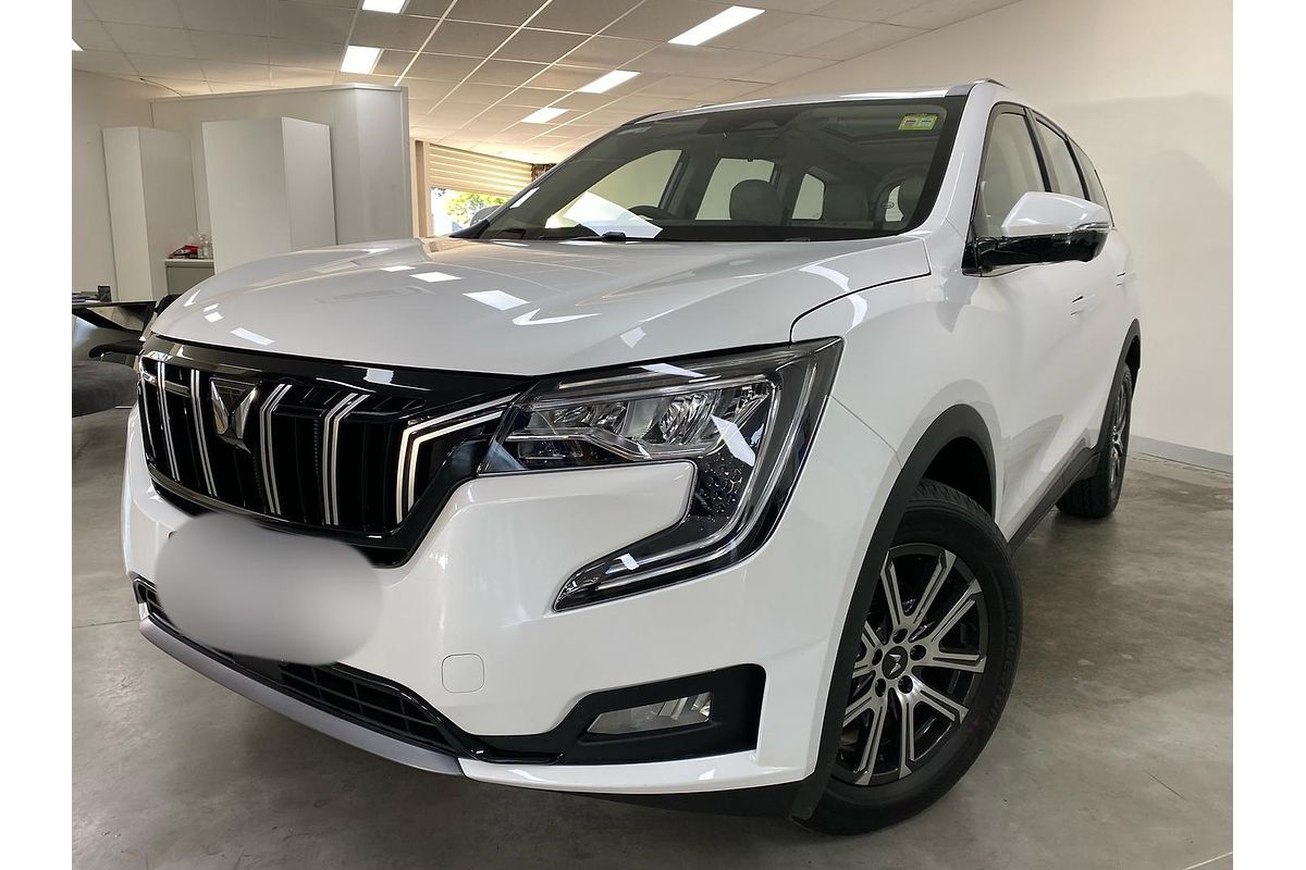 2024 Mahindra XUV700 AX7L
