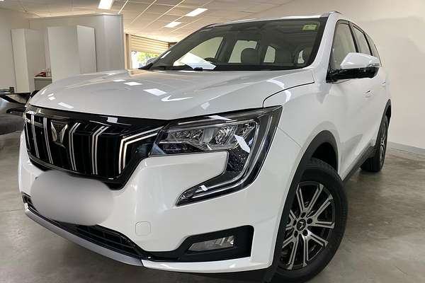 2024 Mahindra XUV700 AX7L