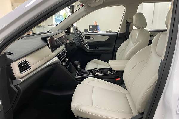 2024 Mahindra XUV700 AX7L