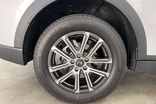 2024 Mahindra XUV700 AX7L