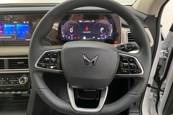 2024 Mahindra XUV700 AX7L