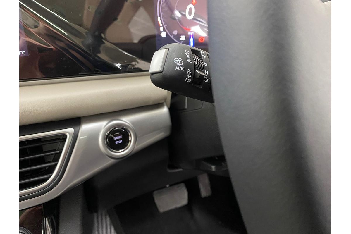 2024 Mahindra XUV700 AX7L