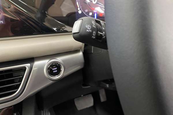2024 Mahindra XUV700 AX7L