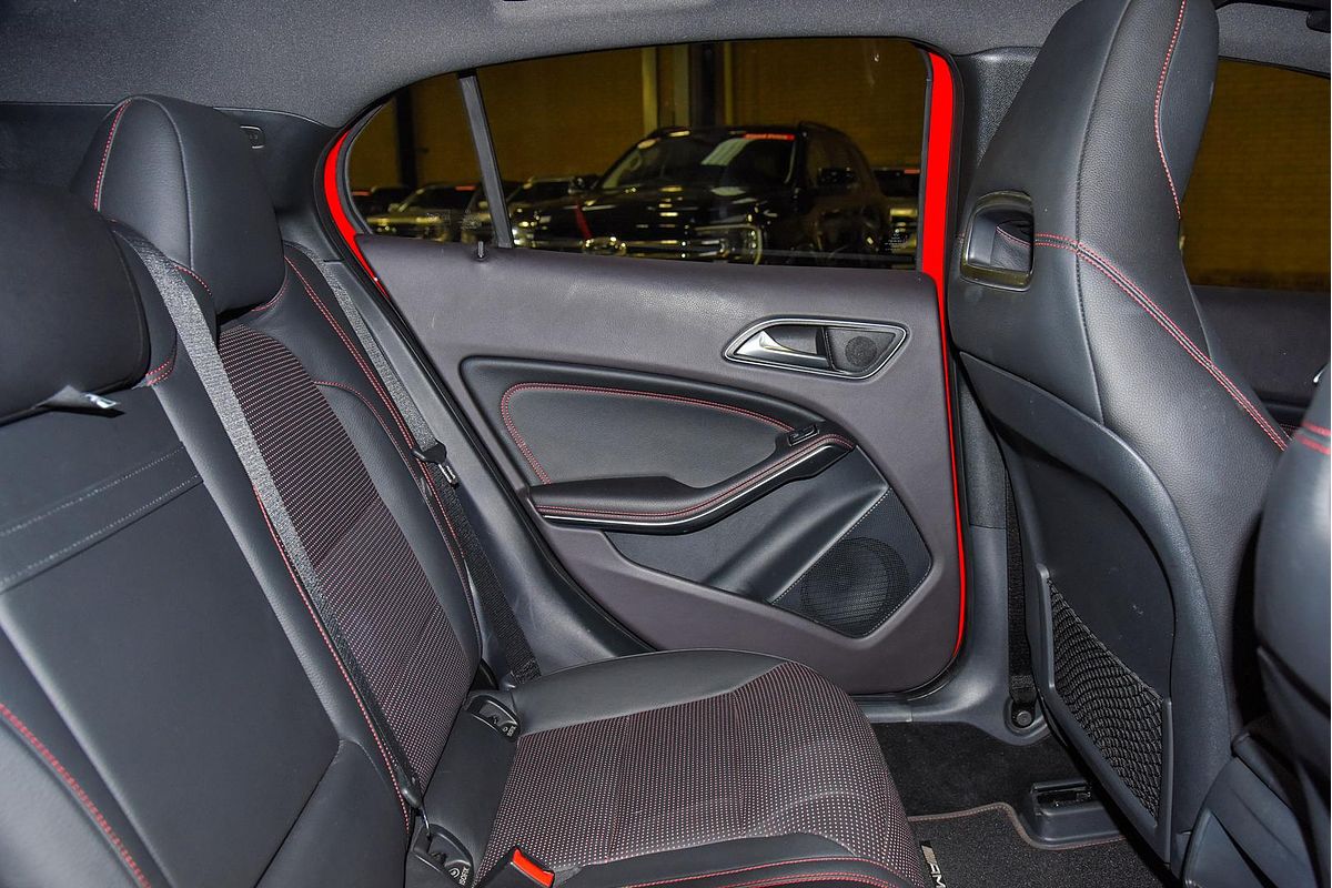 2017 Mercedes-Benz GLA-Class GLA180 X156