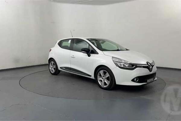 2015 Renault Clio Expression IV B98