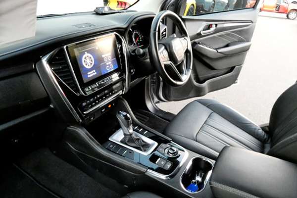 2023 Isuzu MU-X LS-T
