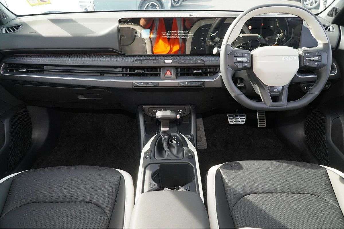 2025 Kia K4 GT-Line CL4m