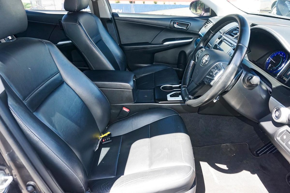 2017 Toyota Camry Atara SL ASV50R