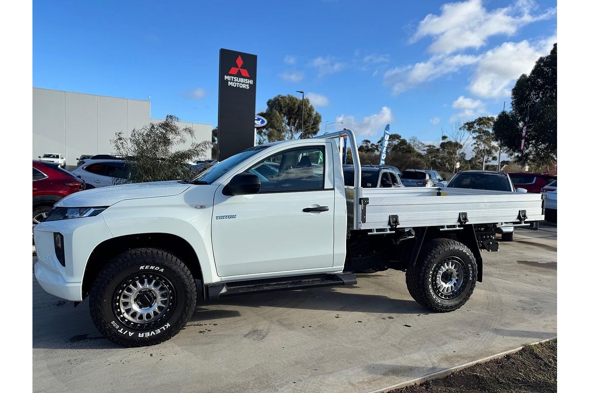 2024 Mitsubishi Triton GLX MR 4X4