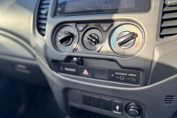2024 Mitsubishi Triton GLX MR 4X4