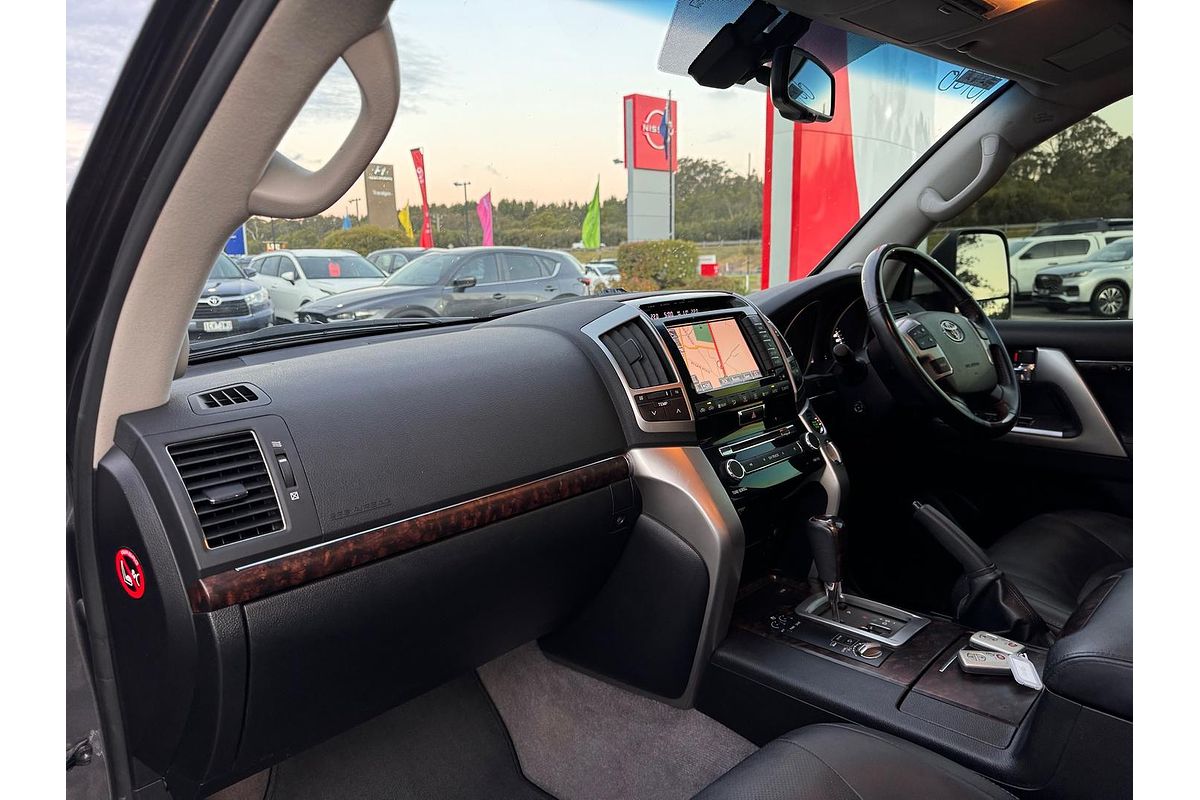 2013 Toyota Landcruiser Sahara VDJ200R