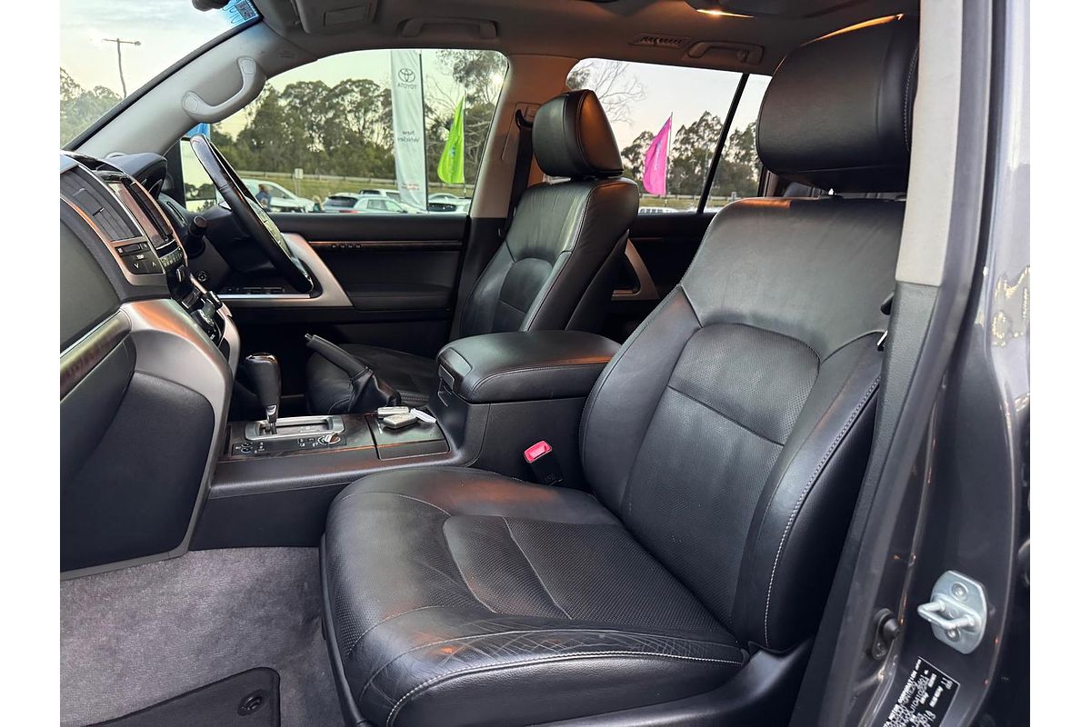 2013 Toyota Landcruiser Sahara VDJ200R