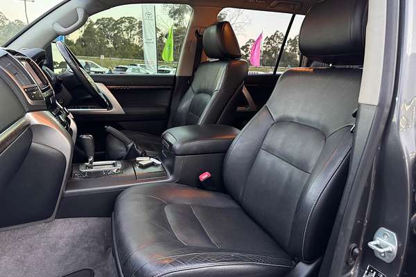 2013 Toyota Landcruiser Sahara VDJ200R