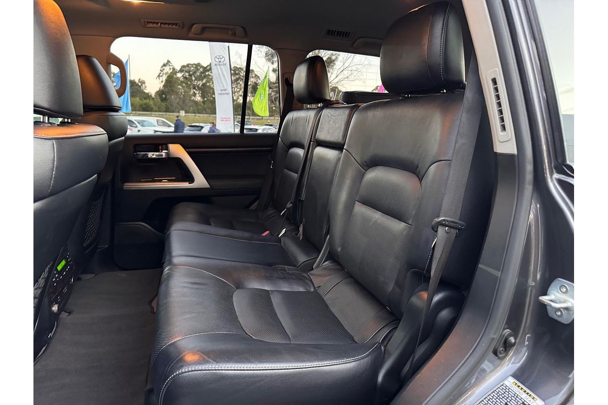 2013 Toyota Landcruiser Sahara VDJ200R