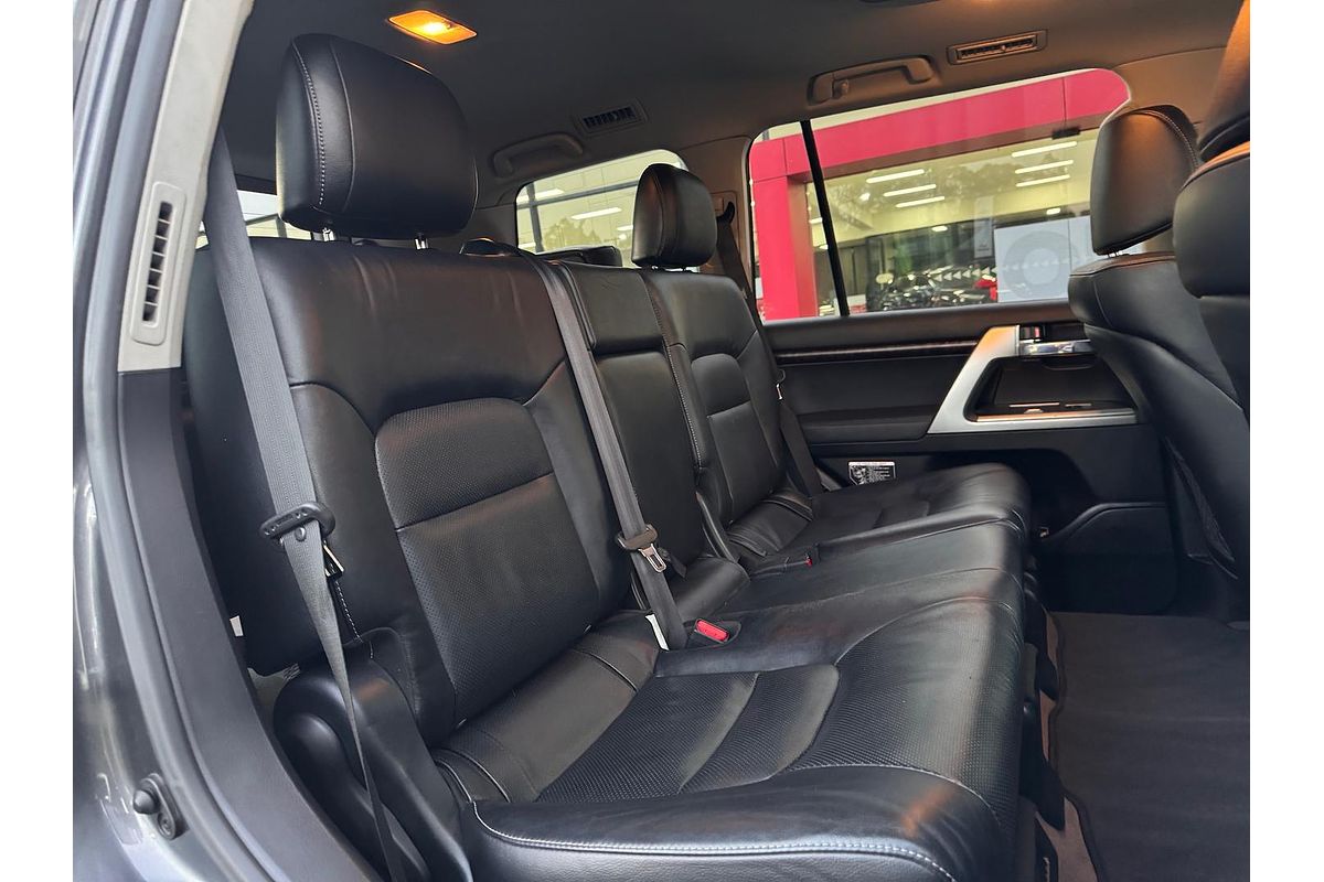 2013 Toyota Landcruiser Sahara VDJ200R