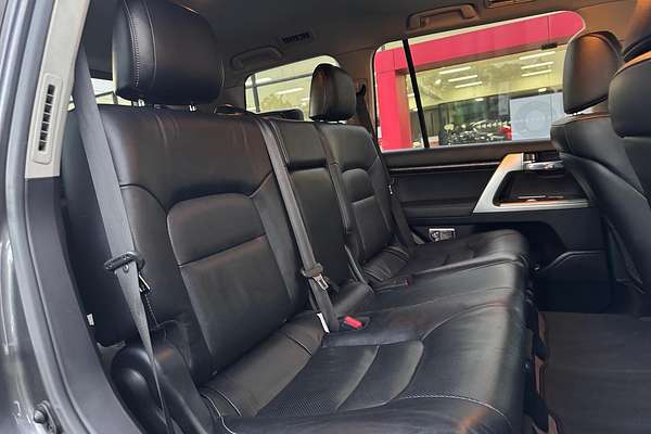 2013 Toyota Landcruiser Sahara VDJ200R