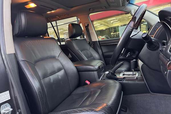 2013 Toyota Landcruiser Sahara VDJ200R
