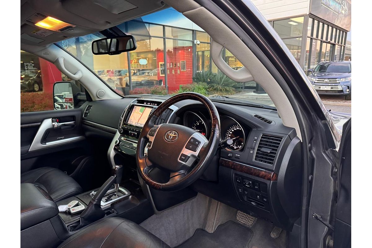 2013 Toyota Landcruiser Sahara VDJ200R