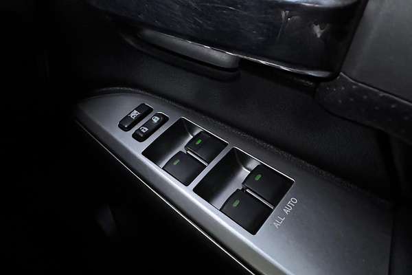 2013 Toyota Landcruiser Sahara VDJ200R