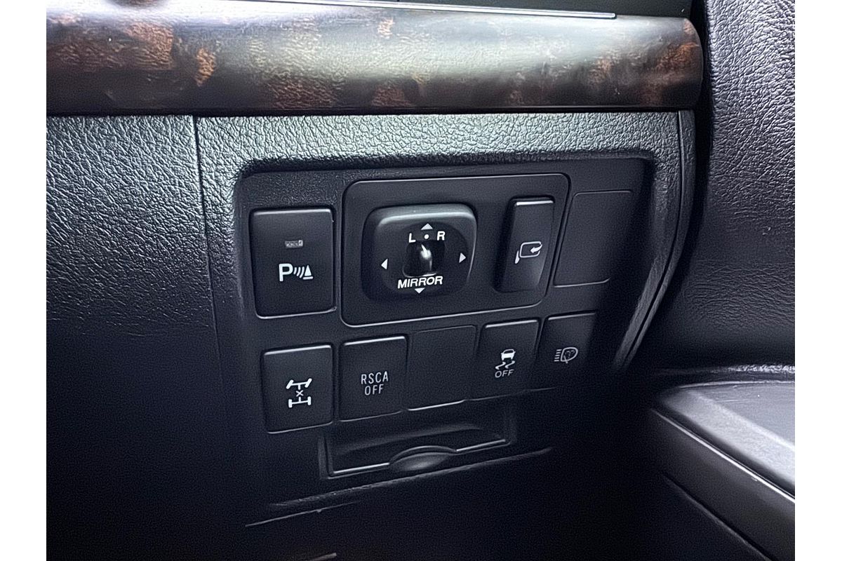 2013 Toyota Landcruiser Sahara VDJ200R