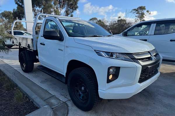 2024 Mitsubishi Triton GLX MR 4X4