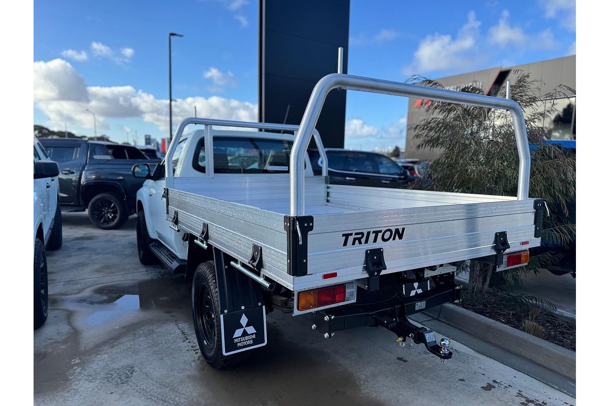 2024 Mitsubishi Triton GLX MR 4X4