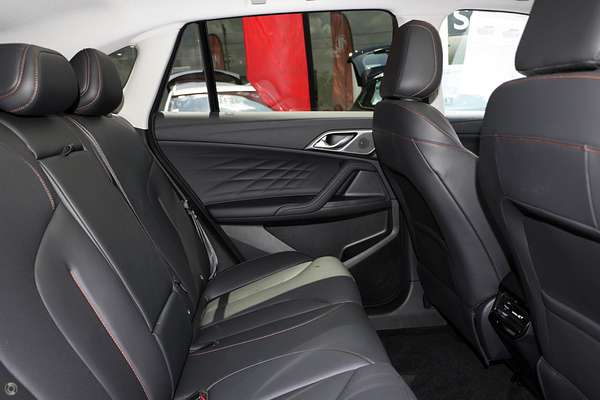 2025 MG HS Essence AS33