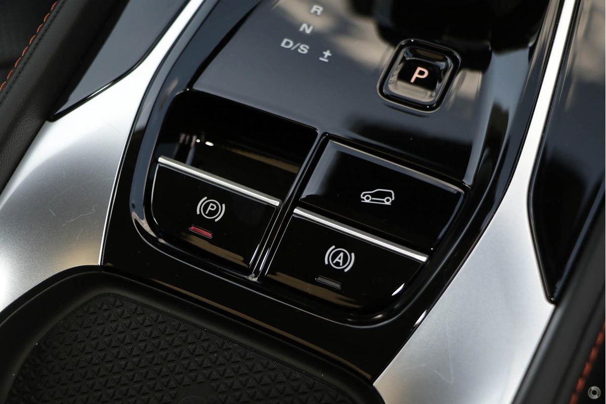 2025 MG HS Essence AS33