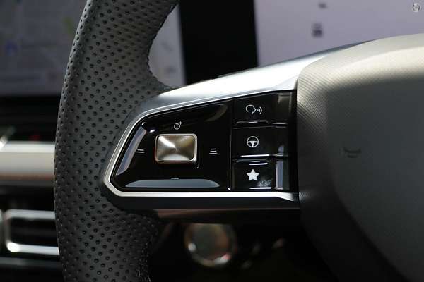 2025 MG HS Essence AS33