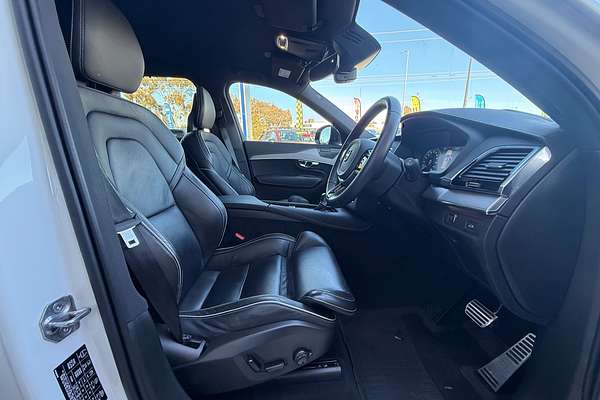 2021 Volvo XC90 T6 R-Design