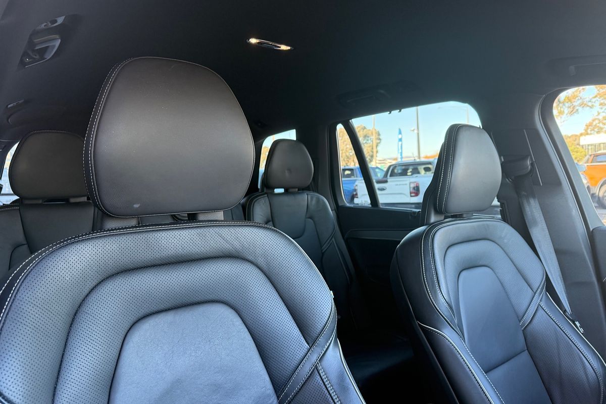 2021 Volvo XC90 T6 R-Design