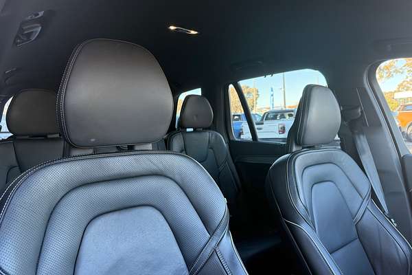 2021 Volvo XC90 T6 R-Design
