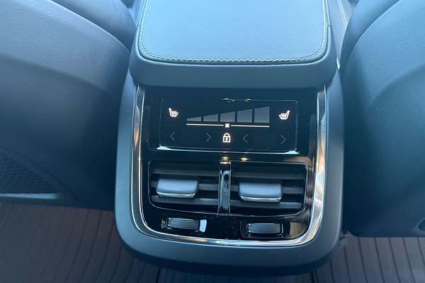 2021 Volvo XC90 T6 R-Design