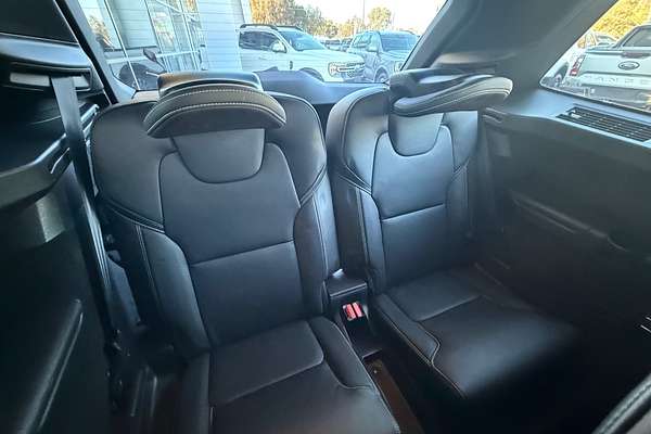 2021 Volvo XC90 T6 R-Design