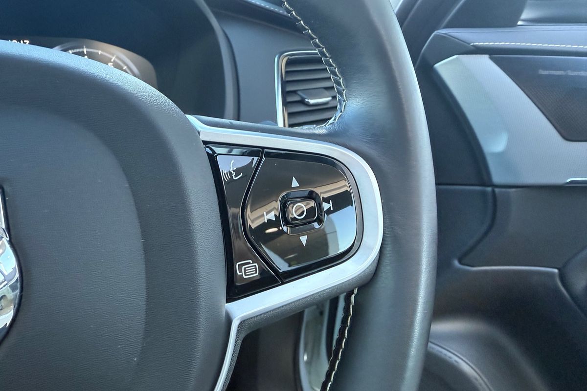 2021 Volvo XC90 T6 R-Design